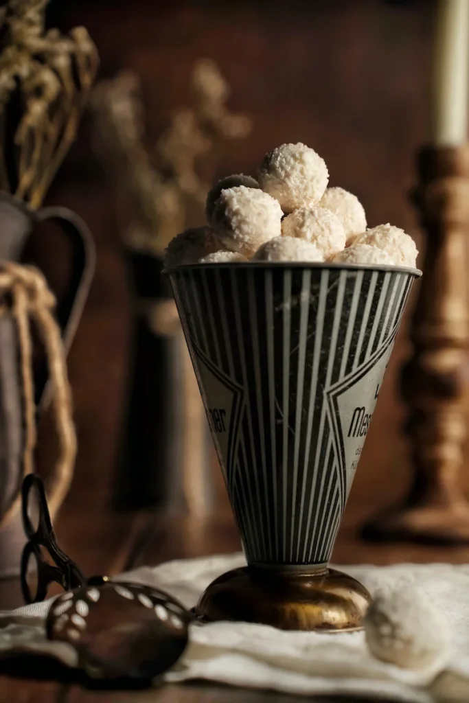 Raffaello in stilvoll rustikaler Kulisse fotografiert von Studio Visionelle.